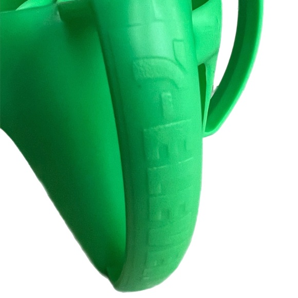 Vintage Set of 4 Promo 7-Eleven Green Plastic Monster Hand Drink Holders - Picture 5 of 6